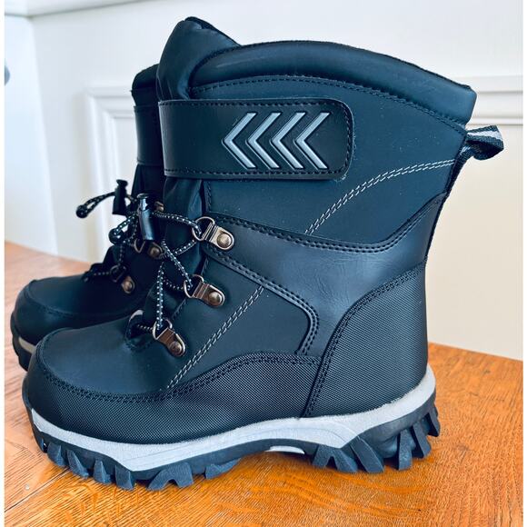 Boys' Cat & Jack Waterproof Winter Snow Boots, Size 2, New - Picture 1 of 4